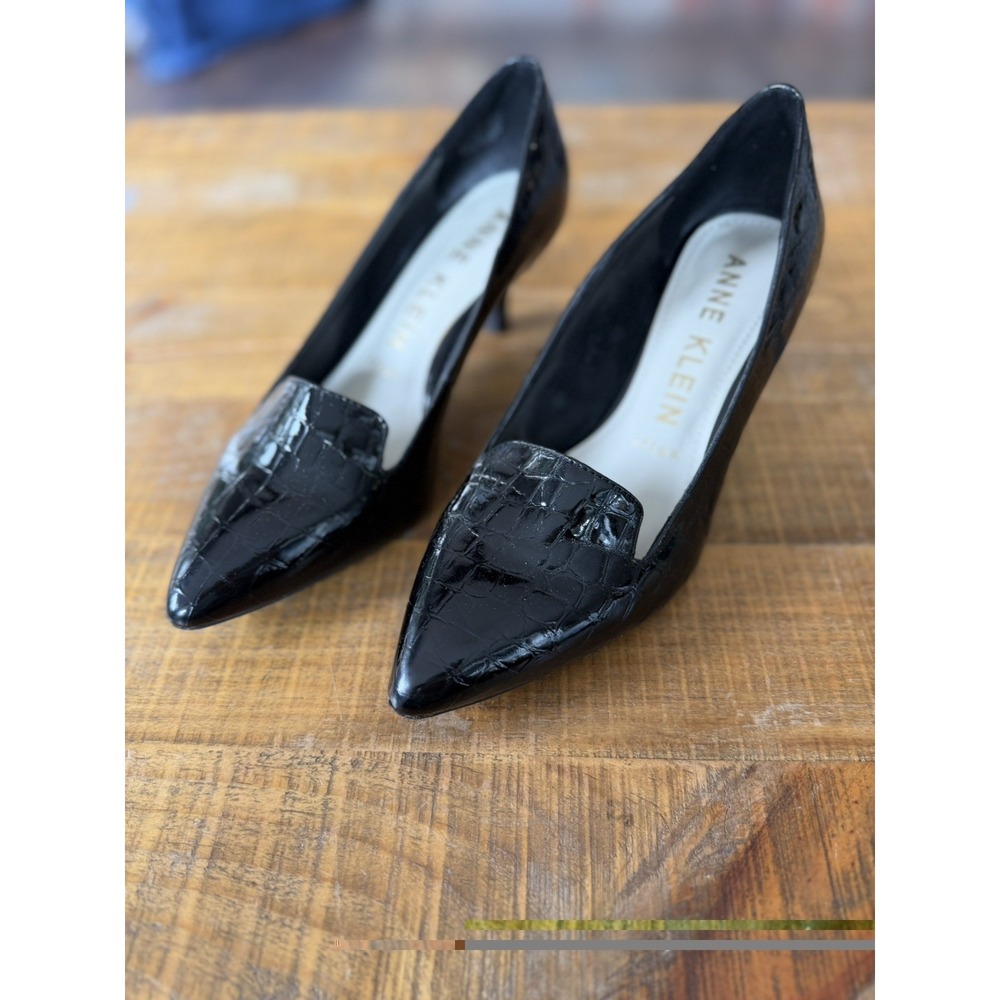 Anne Klein Womens Felice Black Shiny Croc Embossed Heel shoe Size 8M EUC